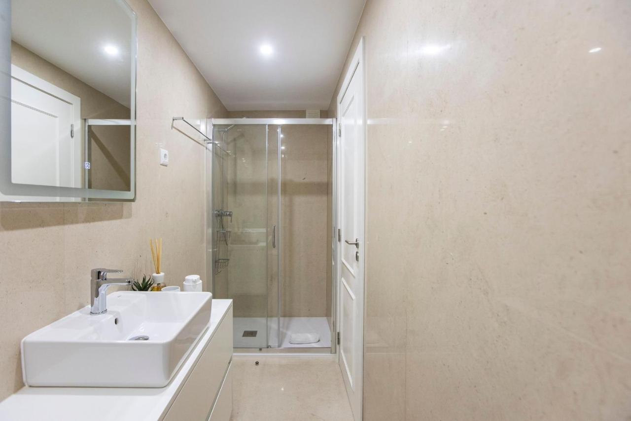 City Center 2Br Flat W/ Ac By Lovelystay Porto Exteriér fotografie