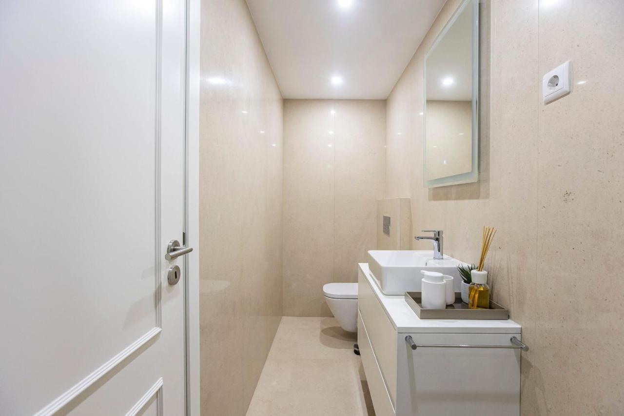 City Center 2Br Flat W/ Ac By Lovelystay Porto Exteriér fotografie